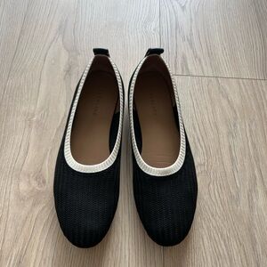 Everlane Black and Cream Woven Flats